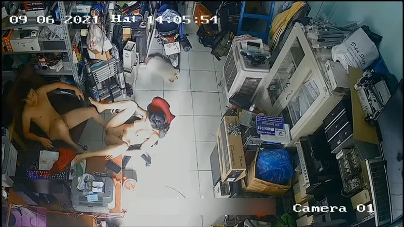 Vợ ông xã đụ nhau trong của chim máy tính